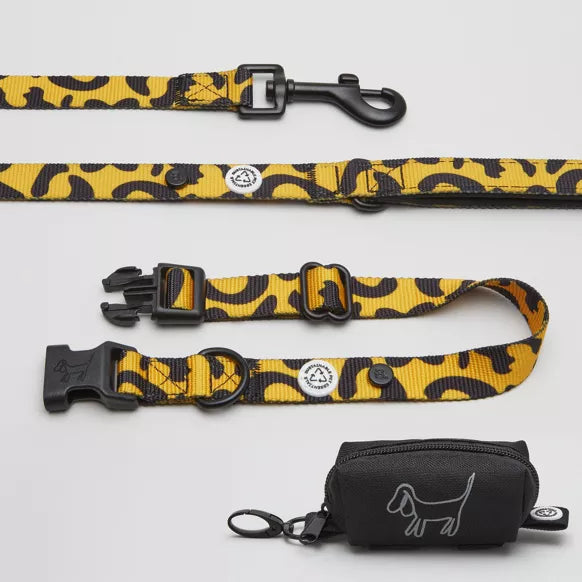 Dog Collar Walk Kit + Poop Bag Holder från det populära märket Barkalot