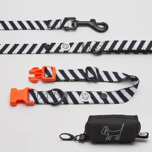 Dog Collar Walk Kit + Poop Bag Holder från det populära märket Barkalot