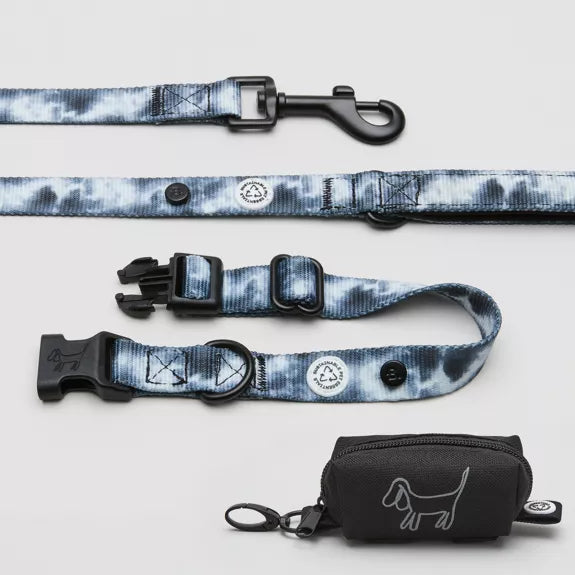 Dog Collar Walk Kit + Poop Bag Holder från det populära märket Barkalot